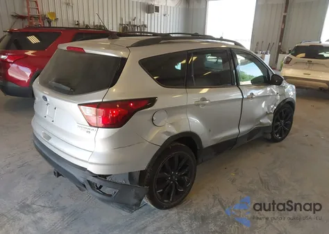 2019 Ford Escape Titanium z USA, uszkodzony, nr VIN 1FMCU9J90KUB40009